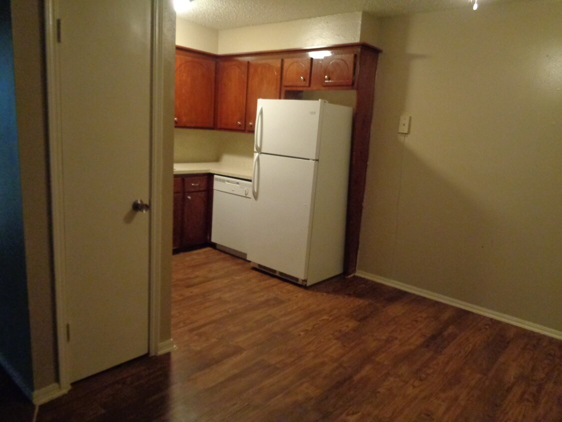 Primary Photo - 2500 N Rockwell Ave