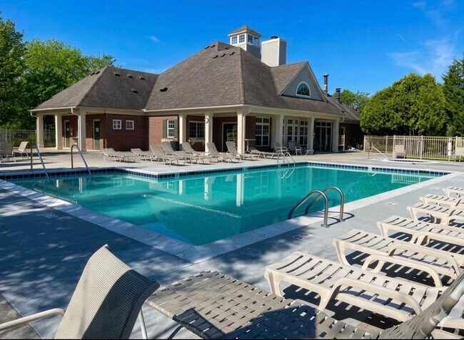 Foto del edificio - 14107 Pinehurst Ln