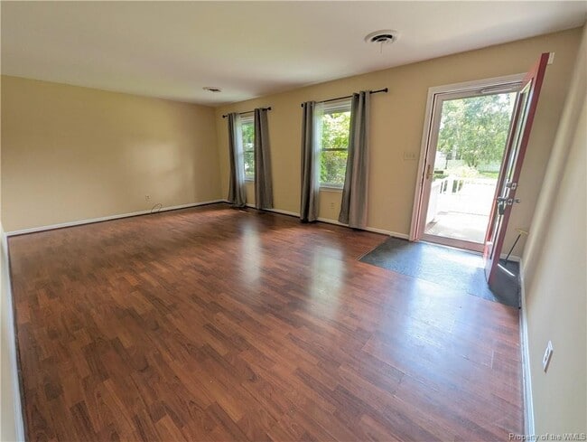 Building Photo - 111 King William Dr