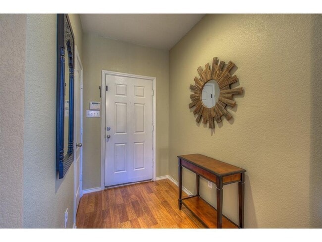 Building Photo - Charming Single-Story 3-Bedroom Home in Pf...