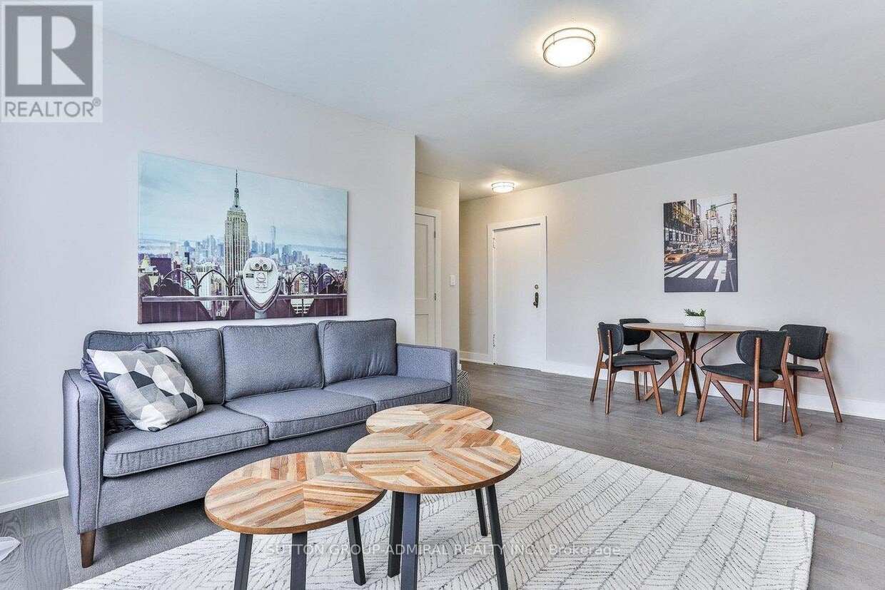 Building Photo - 448 Spadina Rd