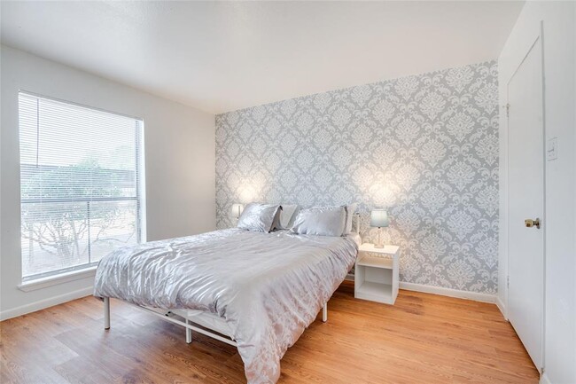 Building Photo - 8515 Hearth Dr