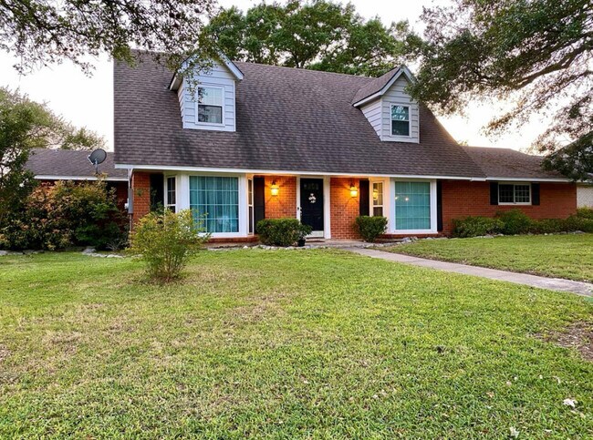 Building Photo - 9327 Fernglen Dr