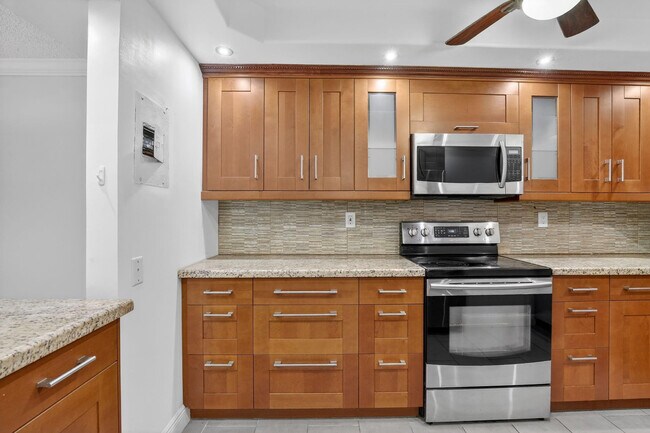 Foto del edificio - 830 S Hollybrook Dr