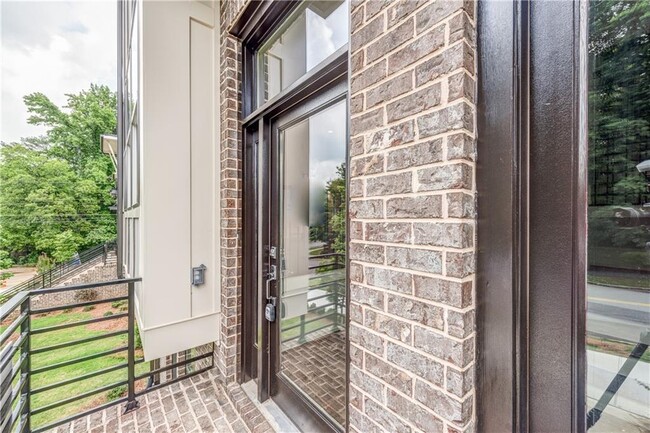 Foto del edificio - 3561 Blair Cir NE
