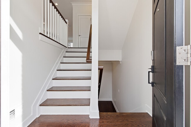 Building Photo - 26 River St