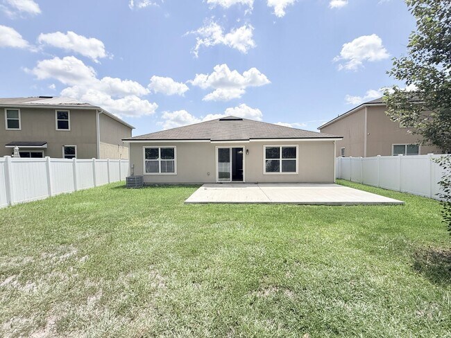 Foto del edificio - Spacious 4BR Home with Large Fenced Yard & Community Pool