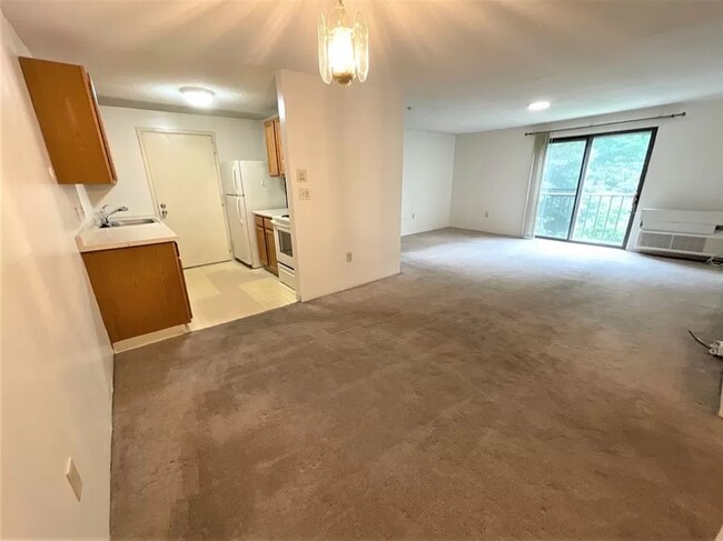 Building Photo - 25 Village Rock Ln
