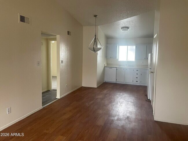 Foto del edificio - 465 W Ivyglen St