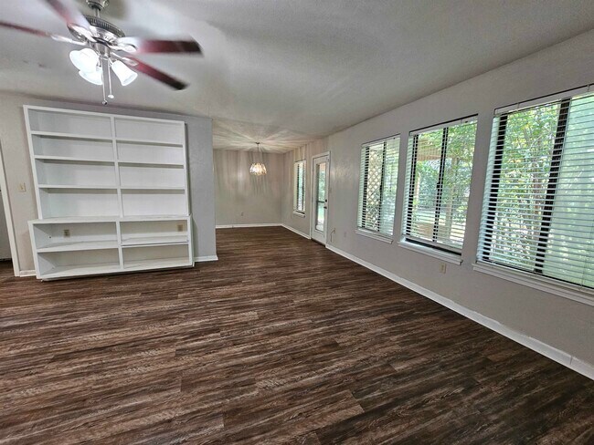 Foto del edificio - 6712 Tim Tam Trail