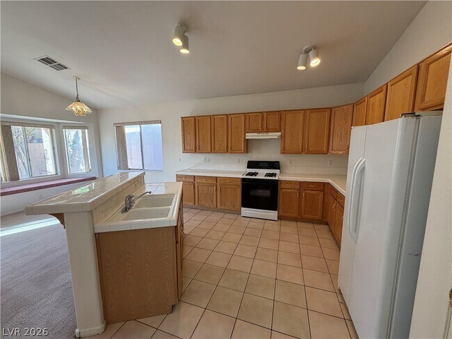 Foto del edificio - 8113 Painted Clay Ave