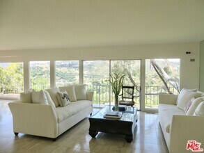 Building Photo - 811 Linda Flora Dr