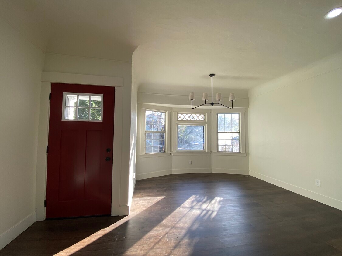 Primary Photo - 1045 E 42nd Pl