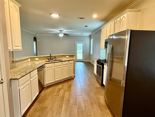 Building Photo - 13115 Southern Valley Dr