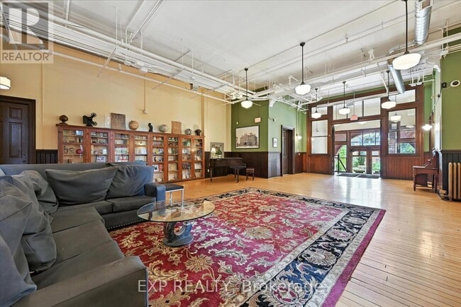 Building Photo - 200 Stinson St