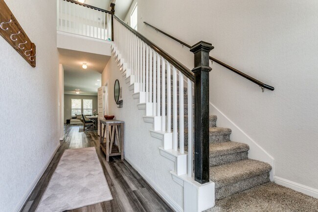 Foto del edificio - Beautiful Modern 2 story home!