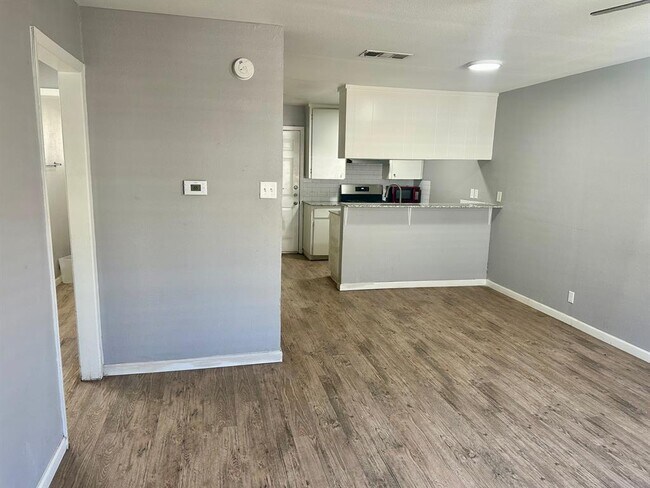 Foto del edificio - 836 N Meadows Dr