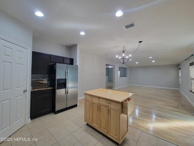 Building Photo - 4447 Oak Moss Loop