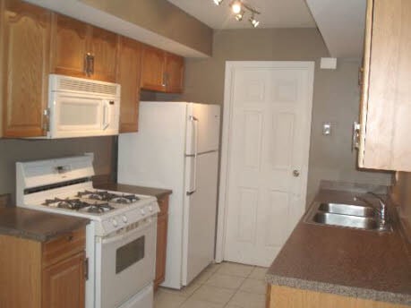 Building Photo - 327 Carthage Ct