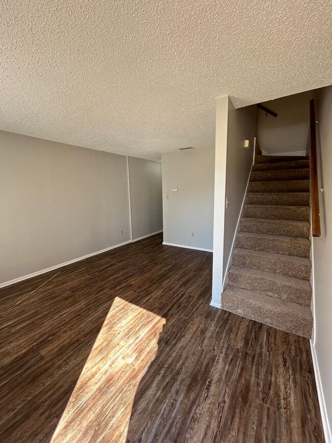 Building Photo - 118 Pinebrook Pl