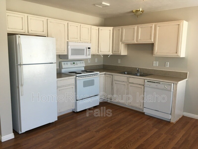 Primary Photo - 3530 Greenfield Dr