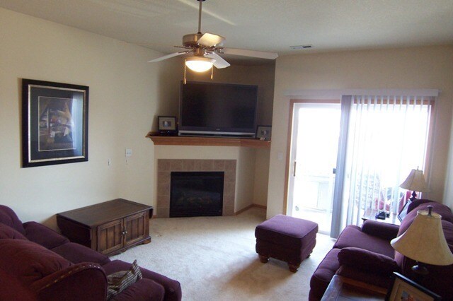Building Photo - AVAILABLE 06/10/23! Cute 3 Bedroom Condo!