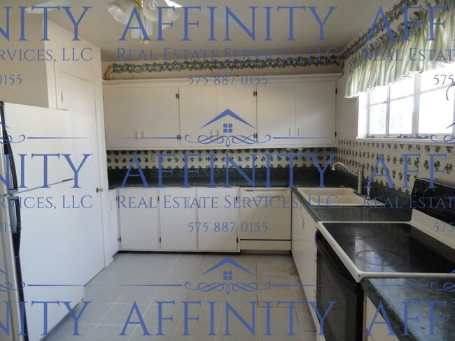 Building Photo - 2 bedroom home