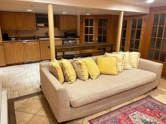 Building Photo - 5 Sayres Pl