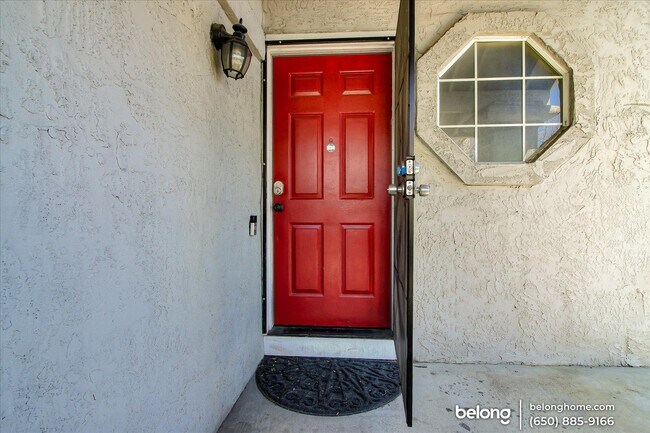 Foto del edificio - 1586 Myrick Ct