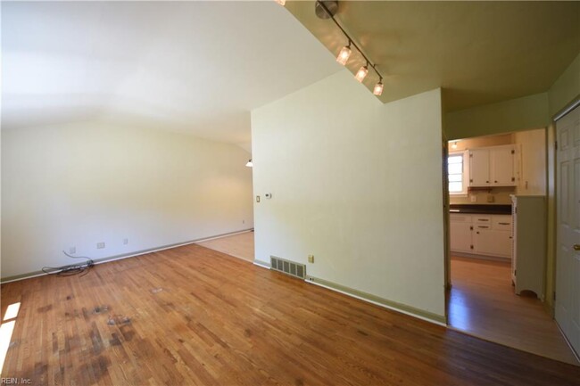 Building Photo - 8356 Cape View Ct