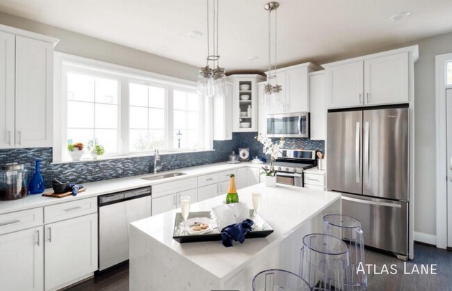 Building Photo - 624 Totten Pl NE