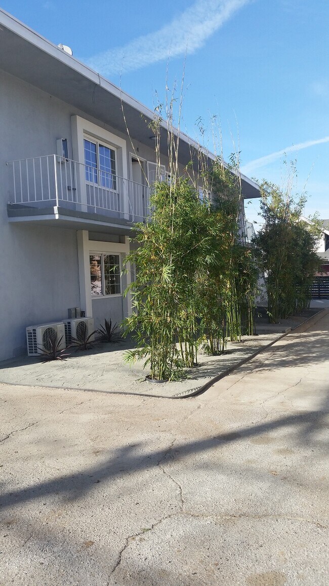 Building - 2526 W 18th St