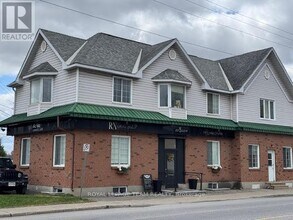 Building Photo - 139-139 Queen St