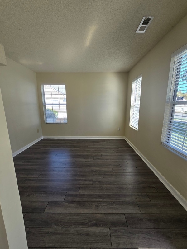 Building Photo - 3306 Clearview Dr