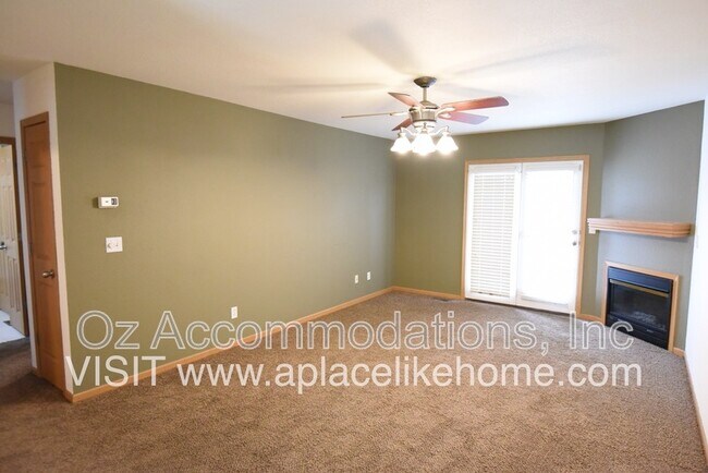 Foto del edificio - 8626 N Cleveland Ln
