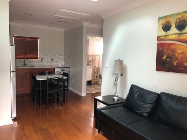 Foto del edificio - 14 Mailer Blvd