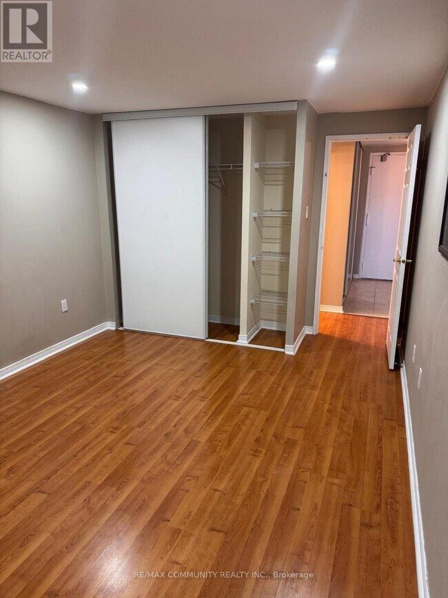 Photo du bâtiment - 6720 Glen Erin Dr