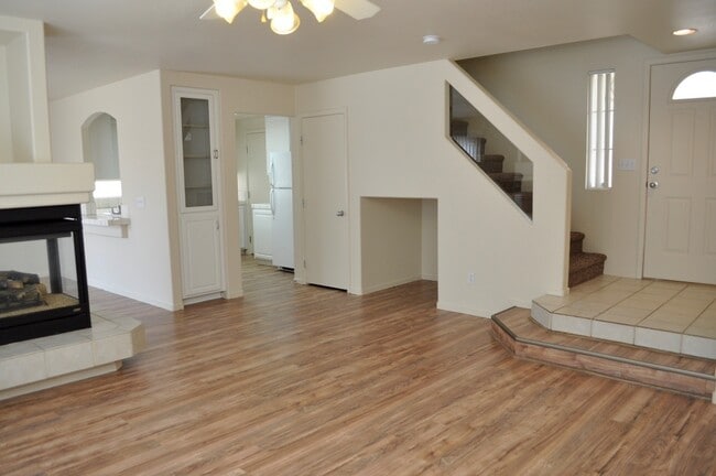Building Photo - Beautiful Home in Silverado Ranch.