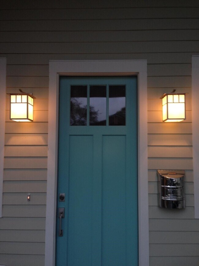 Foto del edificio - 905 W 15th 1/2 St