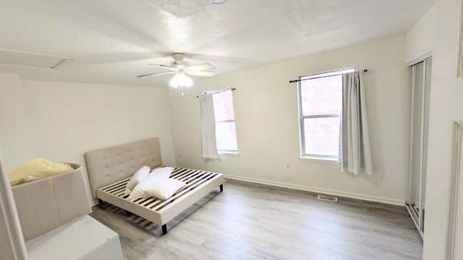 Foto del edificio - 7403 Morrison Dr