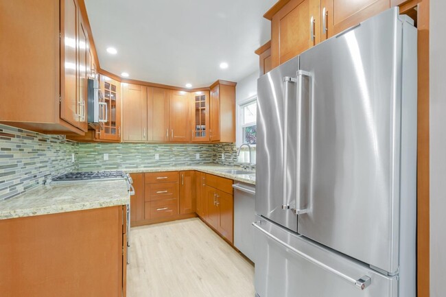 Building Photo - 572 Quartz St