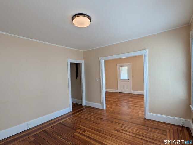 Foto del edificio - 24 Thompson Ct