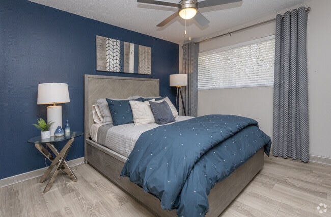2BR,2BA-858SF-Bedroom - Sands on Beach