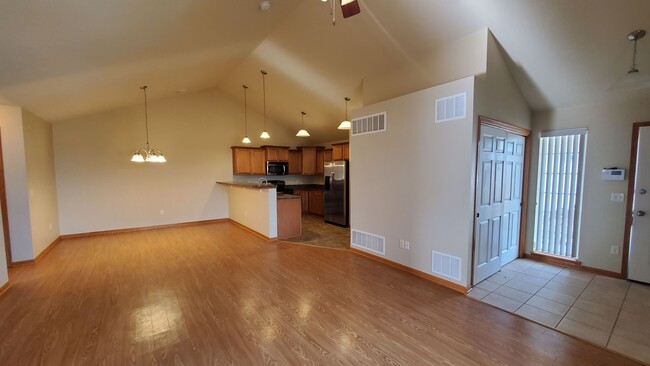 Building Photo - 8615 Ridge Hollow Dr