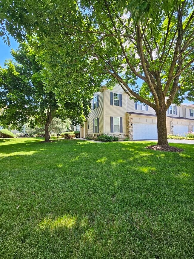 Building Photo - 749 Dillon Ct