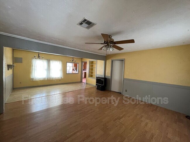 Building Photo - 4716 SE 27th St