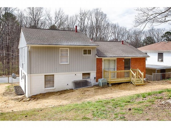 Building Photo - Newly Renovated Beautiful Home