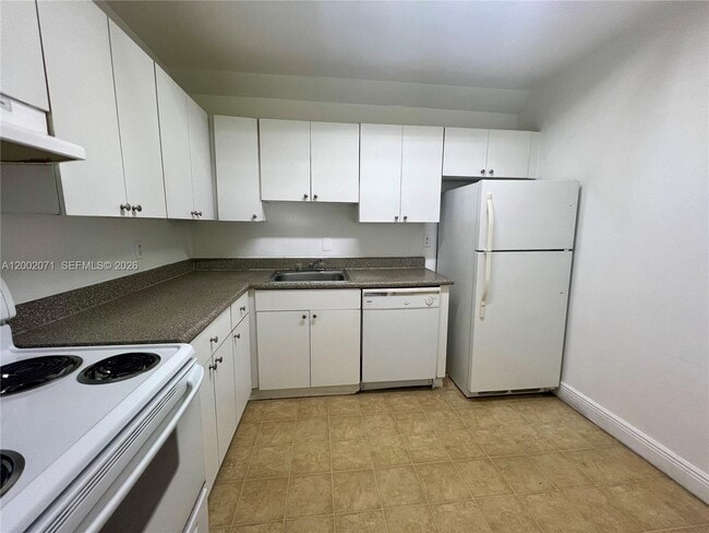 Foto del edificio - 5102 NW 79th Ave