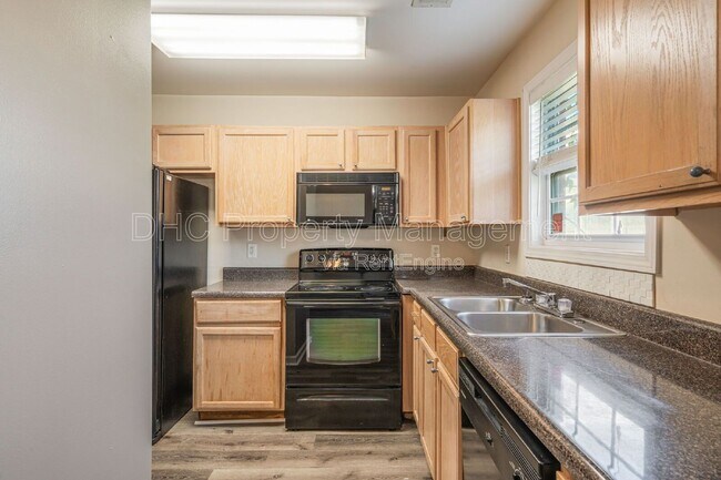 Foto del edificio - 6494 Snow Bird Ln