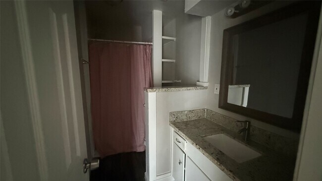 Foto del edificio - 1660 Richmond Ave.